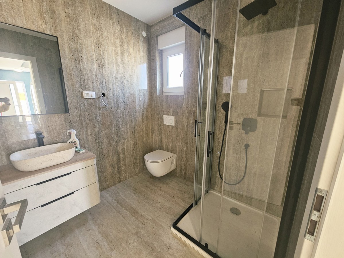 Nuova costruzione: bifamiliare con piscina vicino a Buje